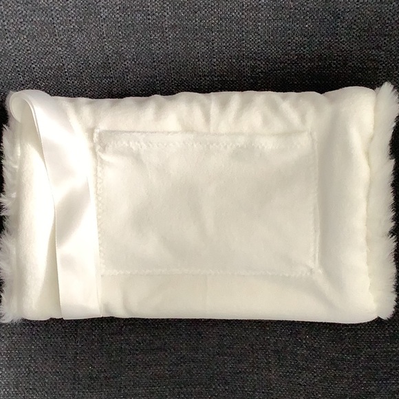 Classic Faux Fur Muff||Hand Warmer - Picture 5 of 6